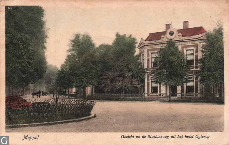 ansichtkaart van de Stationsweg in Meppel.